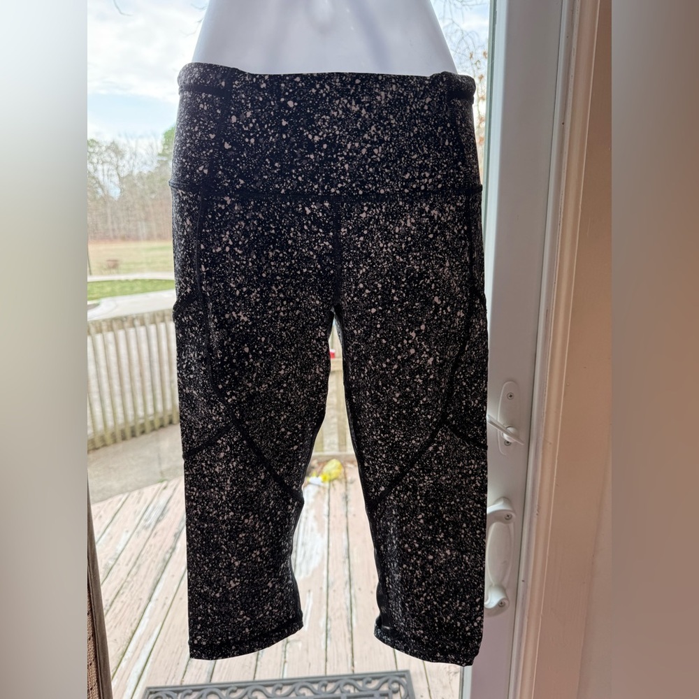 Lululemon cropped Black and White Speckled Leggings size 6 - Picture 1 of 5